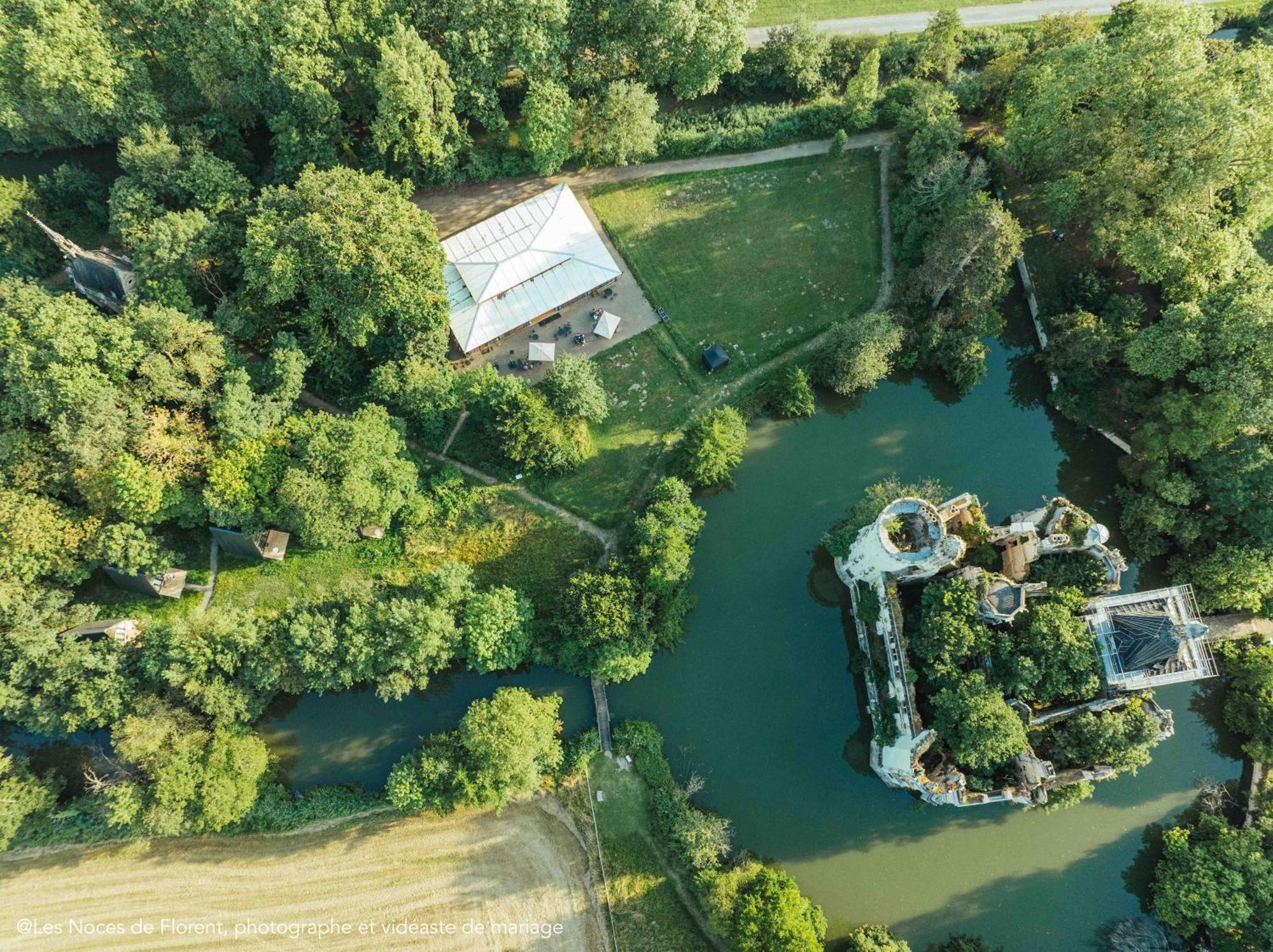 Ecolodges De Reve Dans Un Chateau De Conte De Fees Les-Trois-Moutiers エクステリア 写真
