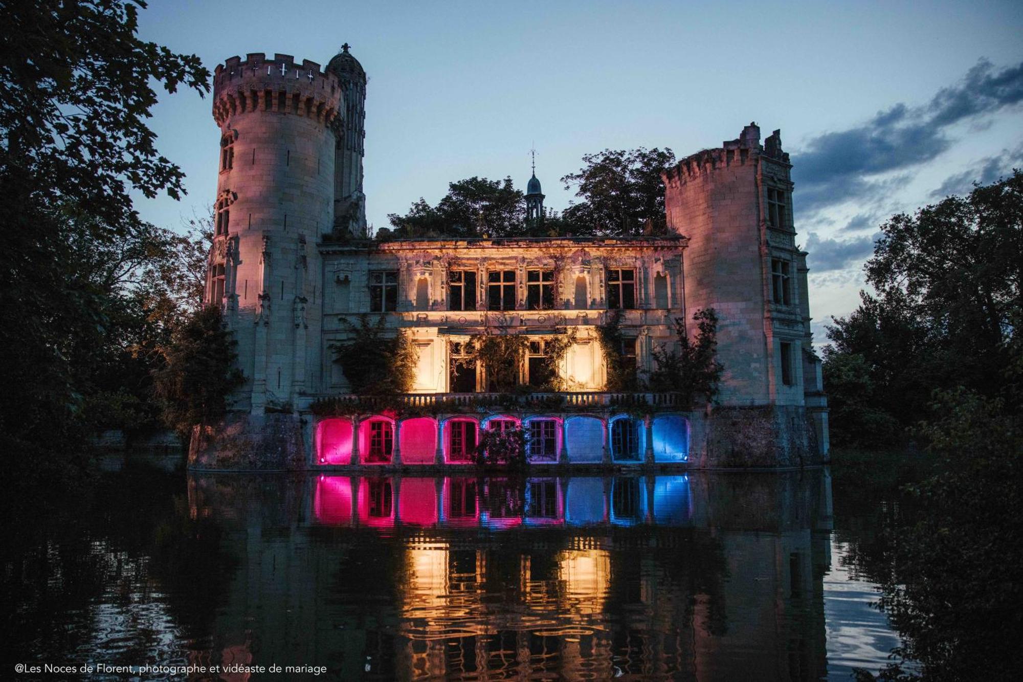 Ecolodges De Reve Dans Un Chateau De Conte De Fees Les-Trois-Moutiers エクステリア 写真